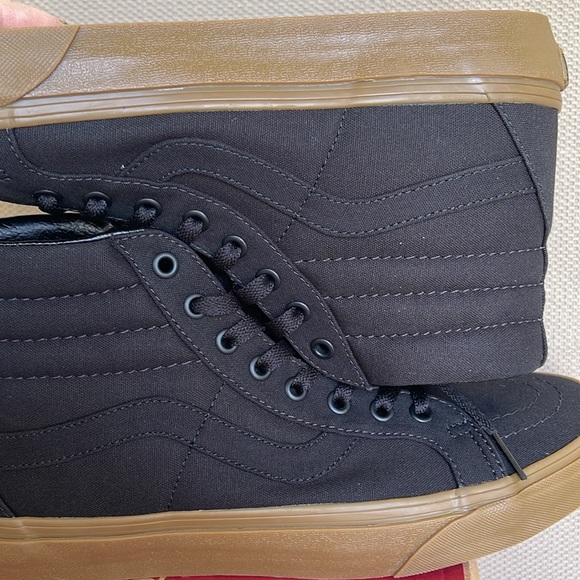 Vans WMNS Sk8-Hi Reissue (Canvas Gum) Black/Lghtgm
VN0A2XSBL0D
Sneakers - Picture 14 of 16